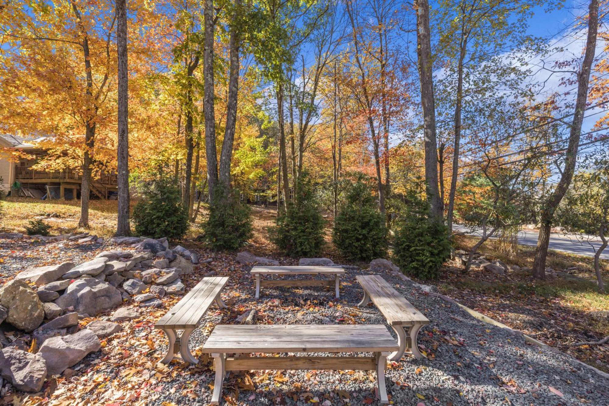 New Bear's Den Retreat Villa