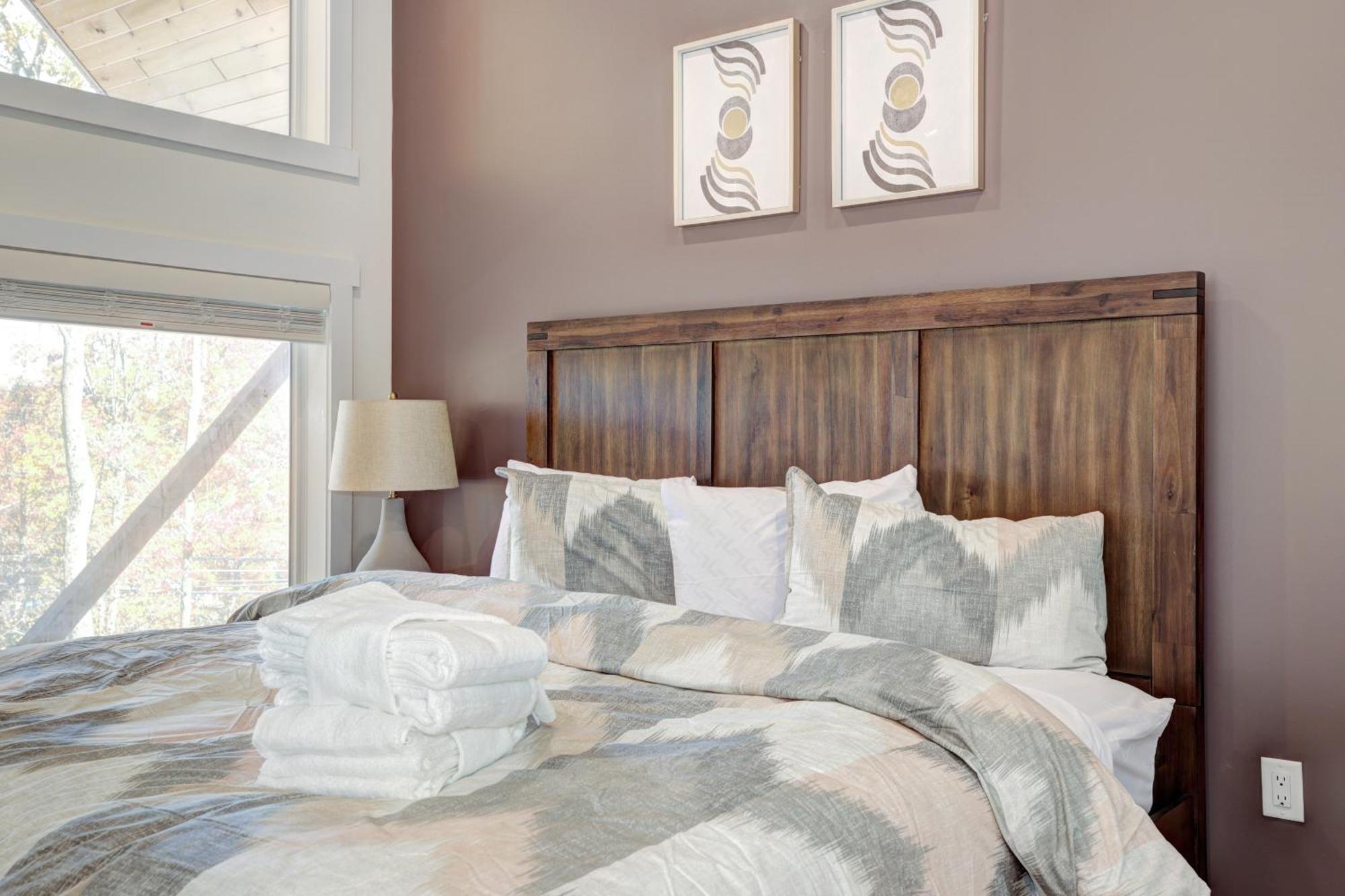 New Bear's Den Retreat Villa
