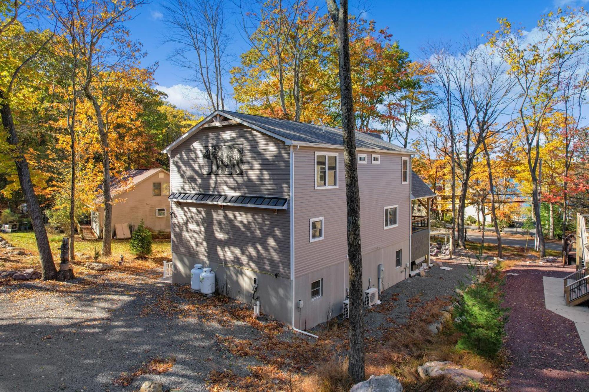 New Bear's Den Retreat Villa *