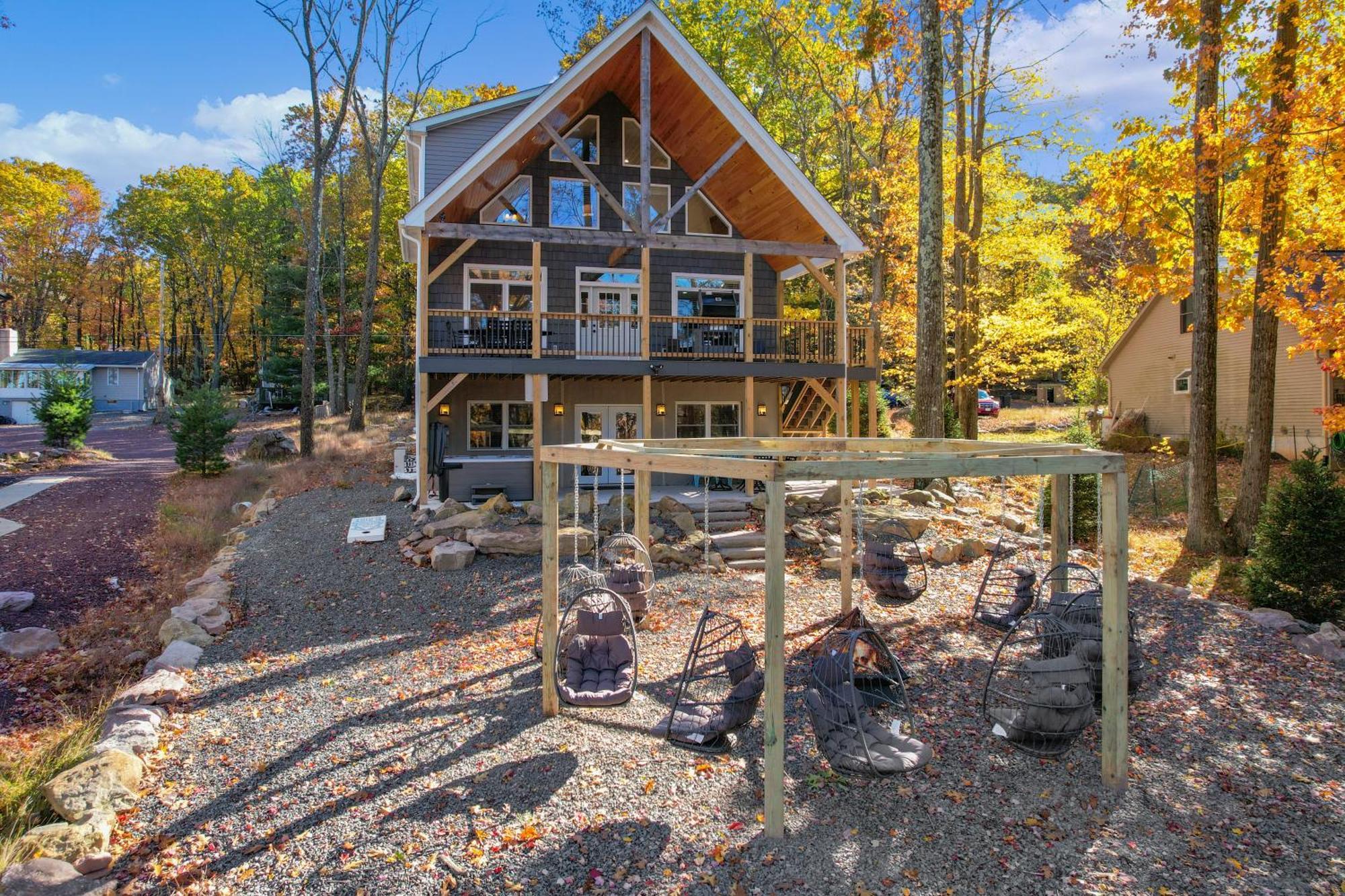 New Bear's Den Retreat Villa *